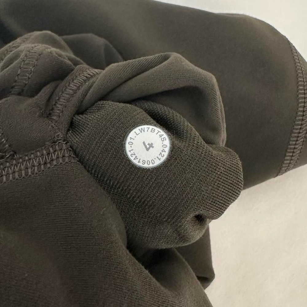 lululemon align 8” shorts - Picture 2 of 3